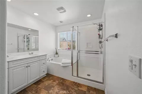 Bath - 7572 Blue Oak, Riverside, CA 92507 photo 2 of 2