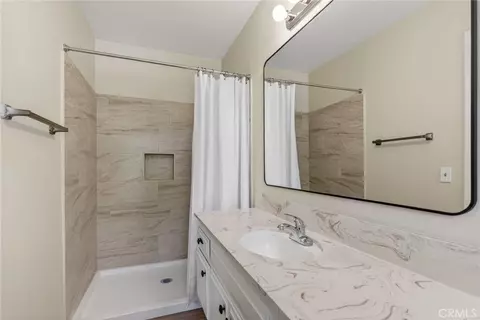 Bath - 10852 Kloiber St, Riverside, CA 92505 photo 3 of 3