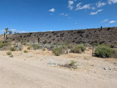 27 248th, Llano, CA 93544 photo 7
