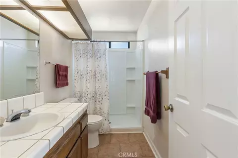 Bath - 17656 Mockingbird Hill Cir, Riverside, CA 92504 photo 1 of 4