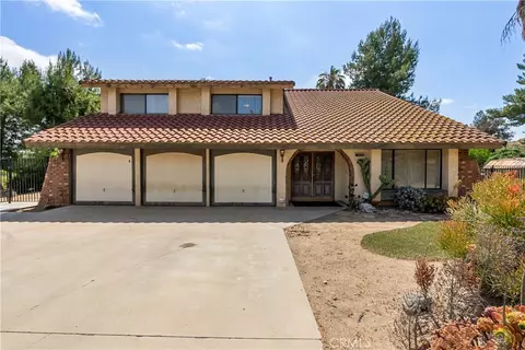 Exterior - 17656 Mockingbird Hill Cir, Riverside, CA 92504 photo 2 of 8