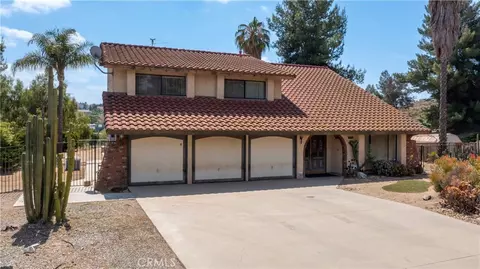 17656 Mockingbird Hill Cir, Riverside, CA 92504