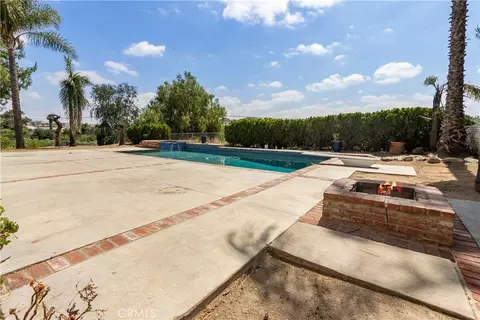 Exterior - 17656 Mockingbird Hill Cir, Riverside, CA 92504 photo 7 of 8