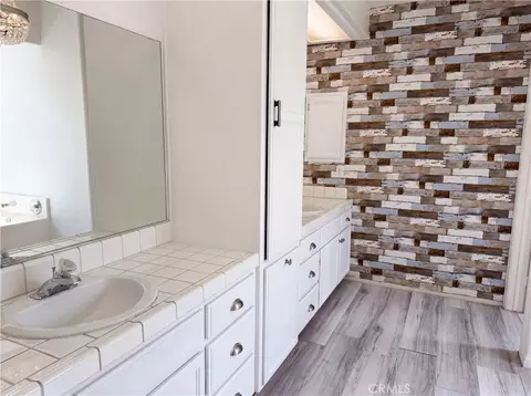 Bath - 15358 Lookout, Apple Valley, CA 92307 photo 2 of 4
