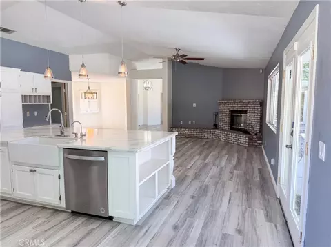 Living - 15358 Lookout, Apple Valley, CA 92307 photo 4 of 4