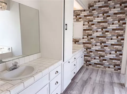 Bath - 15358 Lookout, Apple Valley, CA 92307 photo 2 of 4