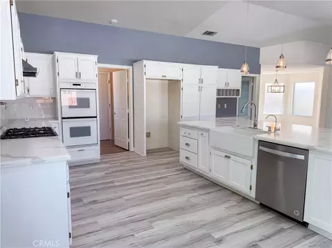 Kitchen - 15358 Lookout, Apple Valley, CA 92307 photo 1 of 1