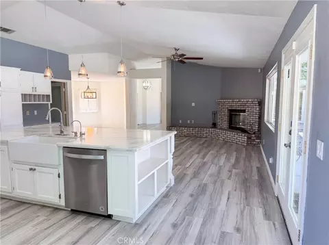 Living - 15358 Lookout, Apple Valley, CA 92307 photo 4 of 4