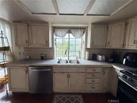 Kitchen - 22198 Pine Dr, Cedarpines Park, CA 92322 photo 2 of 3