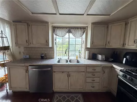 Kitchen - 22198 Pine Dr, Cedarpines Park, CA 92322 photo 2 of 3