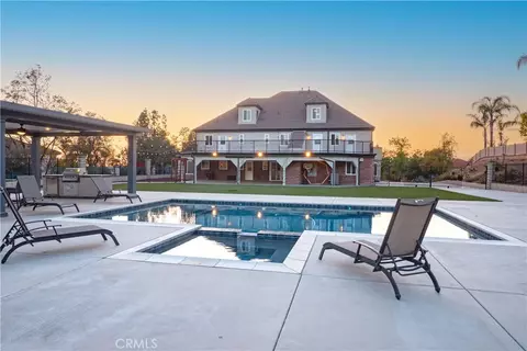 1310 Coronet Dr, Riverside, CA 92506