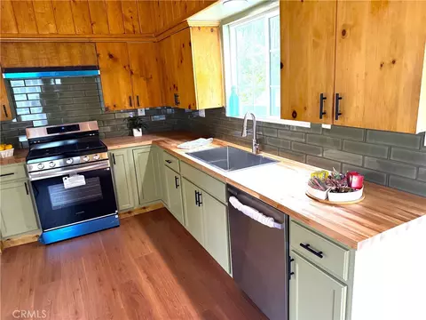 Kitchen - 1935 Poplar, Running Springs, CA 92382 photo 1 of 3
