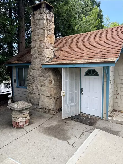 27601 Weirwood Dr, Lake Arrowhead, CA 92352