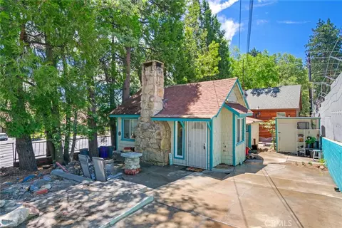 27601 Weirwood Dr, Lake Arrowhead, CA 92352