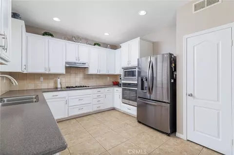 Kitchen - 7579 Isla, Hemet, CA 92545 photo 2 of 2