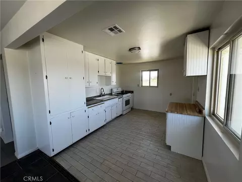 Kitchen - 9404 Mesa, Lucerne Valley, CA 92356 photo 1 of 2