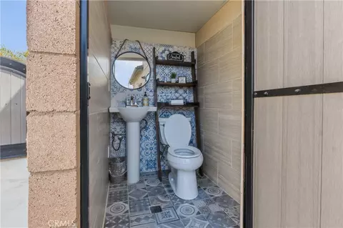 Bath - 13775 Constance Ave, Riverside, CA 92503 photo 6 of 6