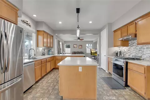 Kitchen - 1447 Birmingham Dr, Perris, CA 92571 photo 6 of 7