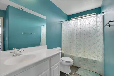 Bath - 1447 Birmingham Dr, Perris, CA 92571 photo 3 of 4