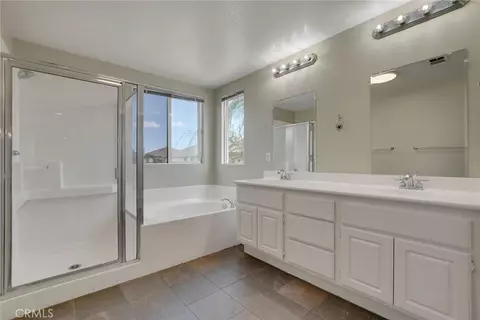 Bath - 1447 Birmingham Dr, Perris, CA 92571 photo 2 of 4