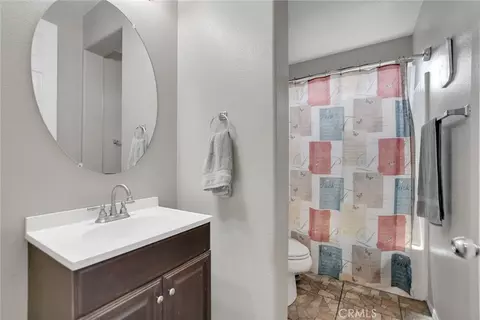 Bath - 1447 Birmingham Dr, Perris, CA 92571 photo 1 of 4