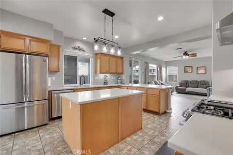Kitchen - 1447 Birmingham Dr, Perris, CA 92571 photo 7 of 7