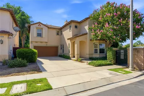 Exterior - 1686 Gilliam Ct, Riverside, CA 92501 photo 2 of 7