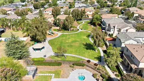 View/Area - 1686 Gilliam Ct, Riverside, CA 92501 photo 2 of 7
