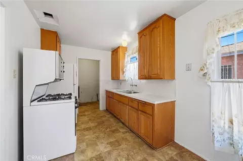 14018 S Zamora, Compton, CA 90222 photo 5