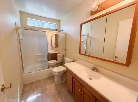 Bath - 21778 Ridge, Cedarpines Park, CA 92322 photo 2 of 3