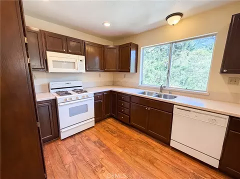 Kitchen - 21778 Ridge, Cedarpines Park, CA 92322 photo 2 of 3