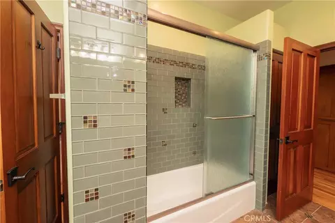 Bath - 2083 Grace, Riverside, CA 92504 photo 11 of 11