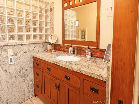 Bath - 2083 Grace, Riverside, CA 92504 photo 2 of 11