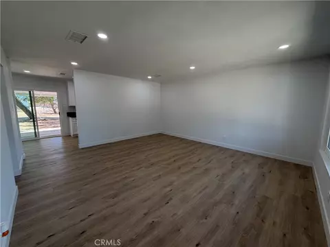 Living - 21975 Mohican, Apple Valley, CA 92307 photo 3 of 3