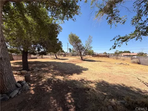Exterior - 21975 Mohican, Apple Valley, CA 92307 photo 13 of 17