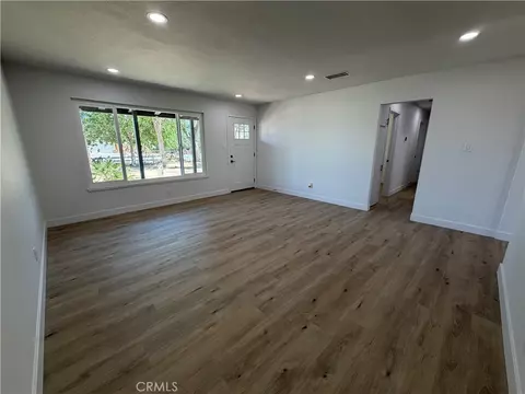 Living - 21975 Mohican, Apple Valley, CA 92307 photo 2 of 3