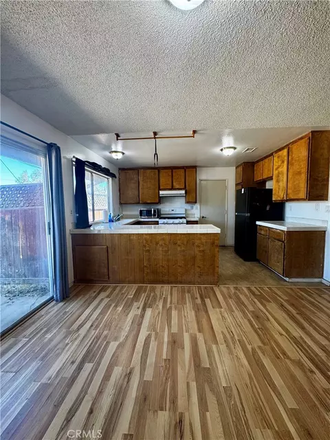 Kitchen - 7623 Oxford, Hesperia, CA 92345 photo 1 of 2