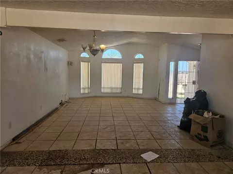 Living - 16709 Deodar, Hesperia, CA 92345 photo 3 of 5