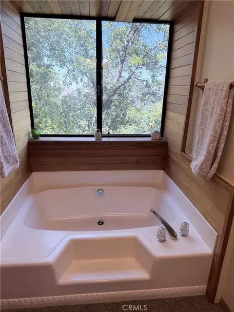 Bath - 1255 Aleutian, Lake Arrowhead, CA 92352 photo 4 of 9