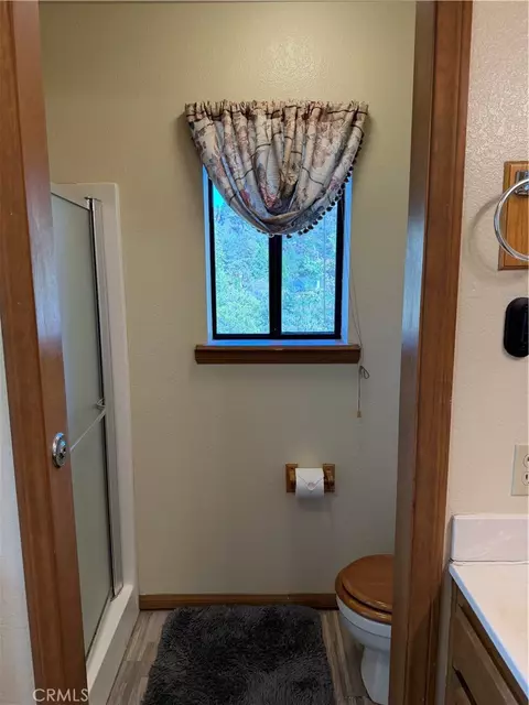Bath - 1255 Aleutian, Lake Arrowhead, CA 92352 photo 5 of 9