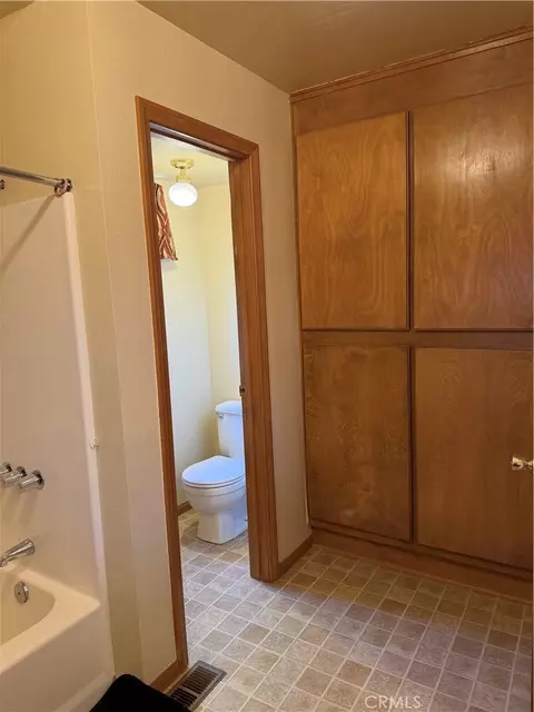 Bath - 1255 Aleutian, Lake Arrowhead, CA 92352 photo 9 of 9