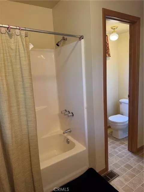 Bath - 1255 Aleutian, Lake Arrowhead, CA 92352 photo 8 of 9