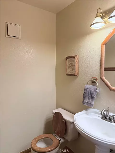 Bath - 1255 Aleutian, Lake Arrowhead, CA 92352 photo 1 of 9