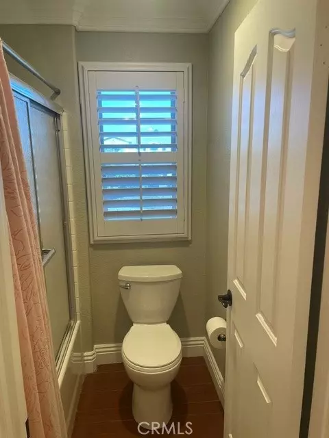 Bath - 6332 Pointe Ct, Fontana, CA 92336 photo 3 of 4