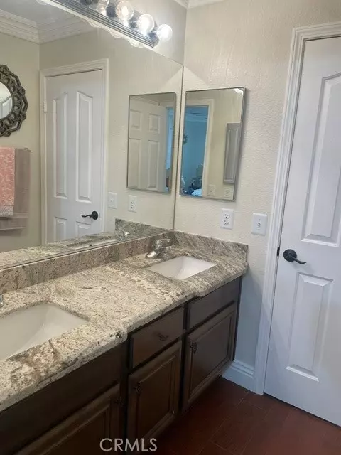 Bath - 6332 Pointe Ct, Fontana, CA 92336 photo 2 of 4