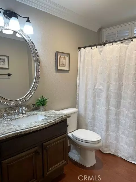 Bath - 6332 Pointe Ct, Fontana, CA 92336 photo 1 of 4