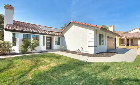3082 Lynwood Dr, Highland, CA 92346