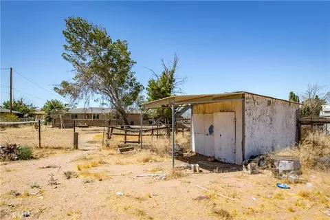 Exterior - 21798 Standing Rock Ave, Apple Valley, CA 92307 photo 8 of 9