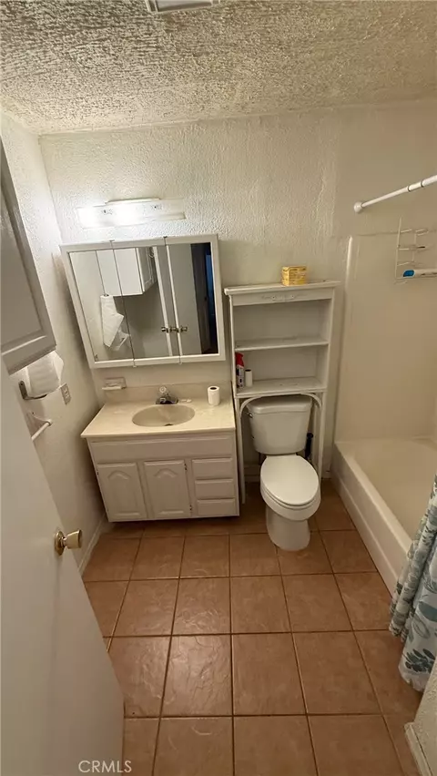 Bath - 875 Wilson, Perris, CA 92571 photo 1 of 5