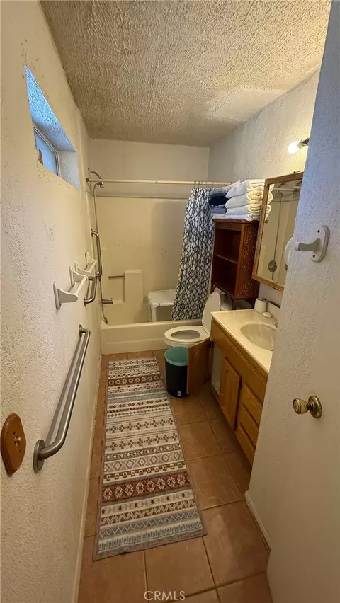 Bath - 875 Wilson, Perris, CA 92571 photo 2 of 5